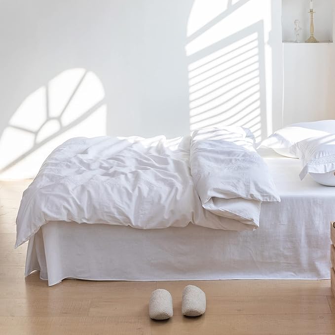 BISELINA French Linen Bed Skirt with Pleated Corner 18-Inch Tailored Drop Natural Flax Cotton Blend Basic Dust Ruffle Soft Cozy Farmhouse Bedding (18" Queen, Basic White)