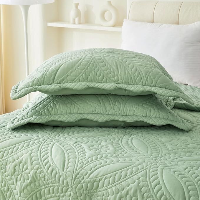 Oversized King Bedspread 114"x102",3 Pieces California King Quilt Set,Lightweight Green Bed Comforter Set for All Season,Modern Geometric Pattern Quilt Bedding Set