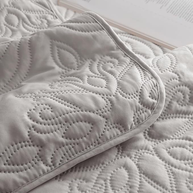 Whale Flotilla Soft Twin Quilt Bedding Set for All Seasons, Elegant Vintage Damask Ultrasonic Quilts Set, Lightweight Reversible Bedspread, Coverlet, Bed Cover with 2 Pillow Shams, Lightgrey