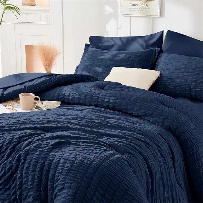 HYMOKEGE Navy Blue Duvet Cover King Size, Ultra Soft 3-Piece Seersucker Duvet Cover Set with Zipper Closure, Soft Brushed Microfiber Bedding Set with 8 Corner Ties (104"x90", 2 Pillowshams)