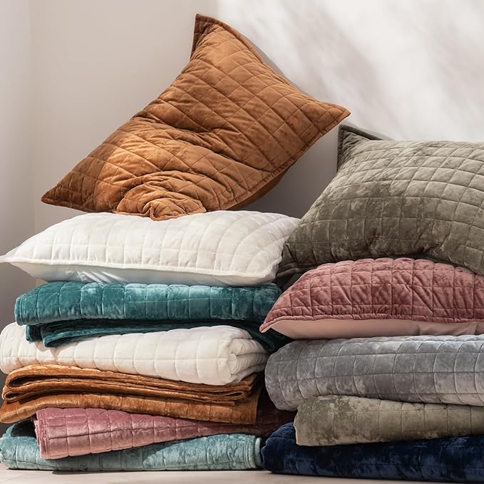 RECYCO Luxury Velvet Quilt Set, California King 118'' x 106'' Oversized Bedspread, Ultra Soft Velvet Comforter, Lightweight Box Stitch Bedding Sets for All Season, with 2 Shams, Cream White