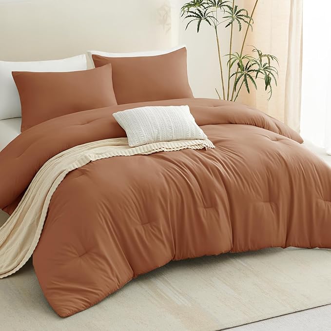 CozyLux Queen Comforter Set Pumpkin, 3 Pieces Solid Queen Comforter Breathable Quilted Bedding Sets, Luxury Soft Bed Set with Down Alternative Comforter for All Season (1 Comforter & 2 Pillowcases)