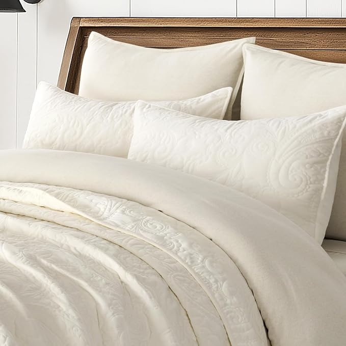 EVERGRACE Luxury Pearl Velvet Quilt Set King Size 3 Pieces, Soft Paisley-Stitch Velvet Comforter Set with Pillow Shams, Lightweight Bedspread Coverlet Bedding Set, Cream (Subtle Yellow Hues)