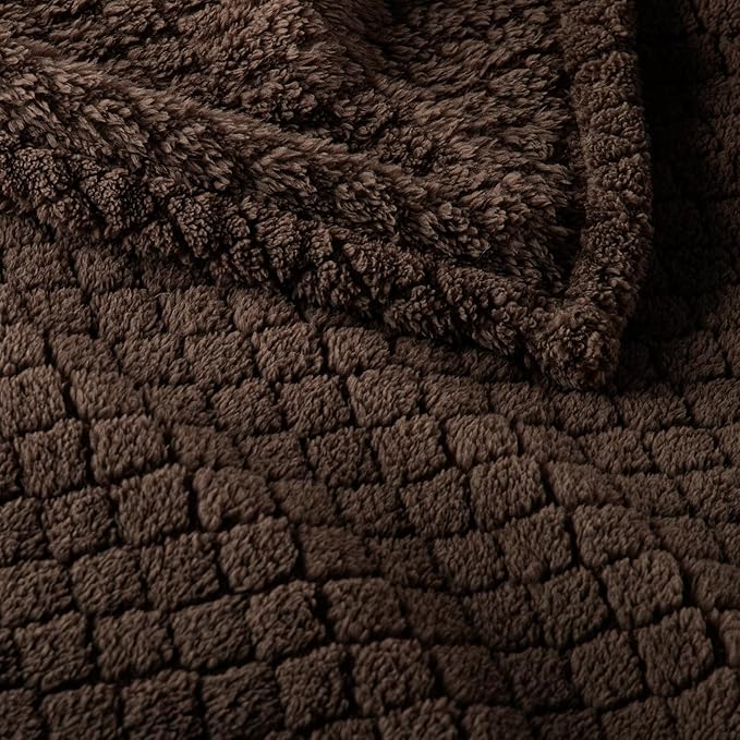 Exclusivo Mezcla Fleece Throw Blanket for Couch and Bed,Extra Soft Warm Decorative Fuzzy Throws for Women,Lightweight Cozy Blankets Size 50x60 Inches, Coffee