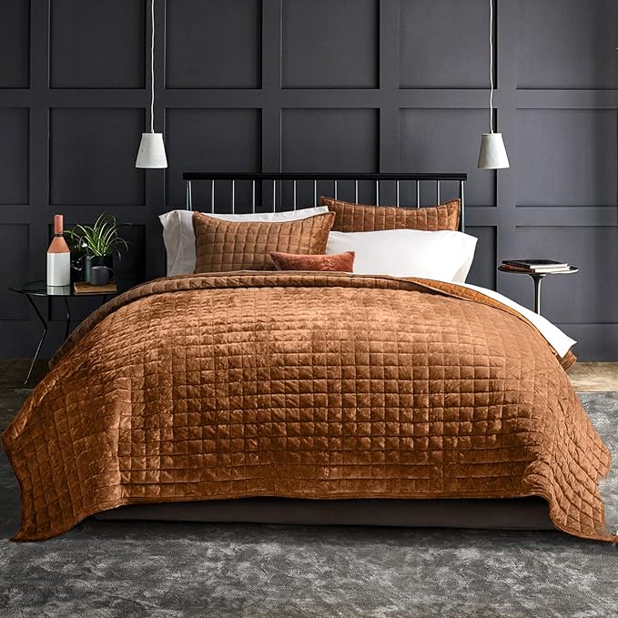 RECYCO Luxury Velvet Quilt Set, California King 118'' x 106'' Oversized Bedspread, Ultra Soft Velvet Comforter, Lightweight Box Stitch Bedding Sets for All Season, with 2 Shams, Rusty Burnt Orange