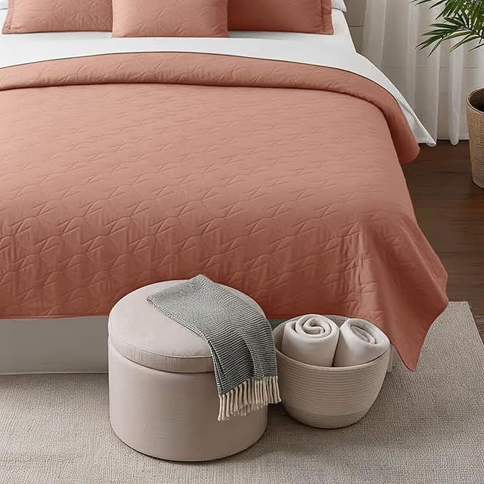Hearth & Harbor Queen Quilt Set – All-Season Lightweight Bedspread & Coverlet with Pinsonic Weave - 7 Piece Queen Quilt Set with Pillow Shams, Bali Blush - Queen Ellipse