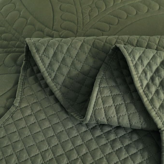 Cmfshape Oversize King Bedspread 114"x102",3 Pieces California King Size Quilt,Lightweight Olive Green Quilt Set for All Season,Modern Coin Pattern Bedding Set(1 Quilt,2 Pillowshams)