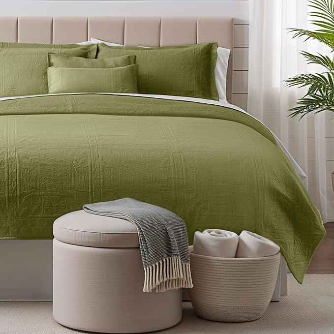 Hearth & Harbor King Quilt Set – All-Season Lightweight Bedspread & Coverlet with Pinsonic Weave - 7 Piece King Quilt Set with Pillow Shams, Olive Green - King Grid