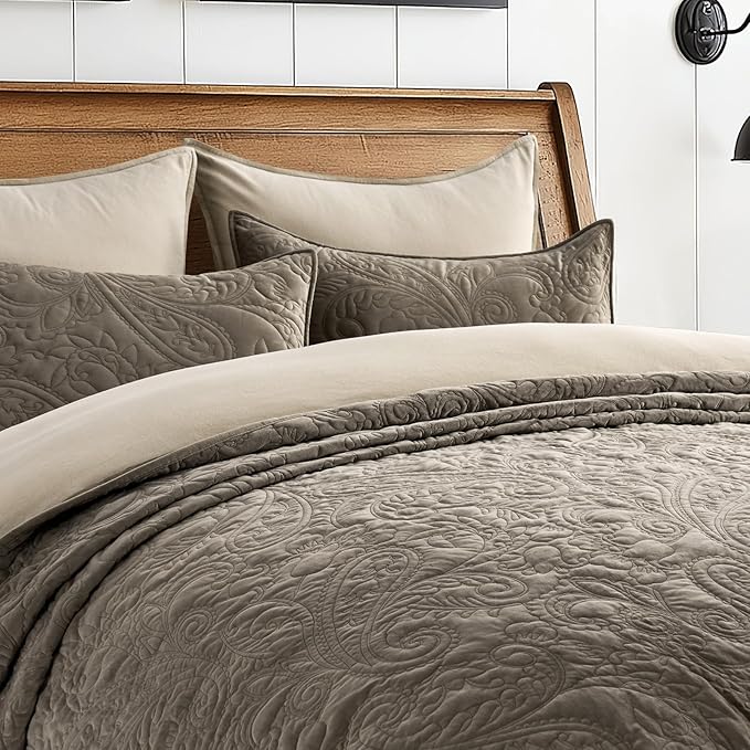 EverGrace Luxury Pearl Velvet Quilt Set Queen Size 3 Pieces, Soft Paisley-Stitch Velvet Comforter Set with Pillow Shams, Lightweight Bedspread Coverlet Bedding Set, Stone Taupe