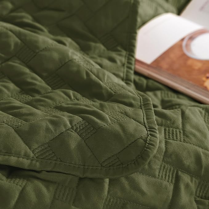 Bedsure Quilts King Size - Lightweight Bedspreads King Size with Basket Weave Pattern, Soft Quilt Bedding, Olive Green Comforter Coverlet for All Seasons (106" x 96")