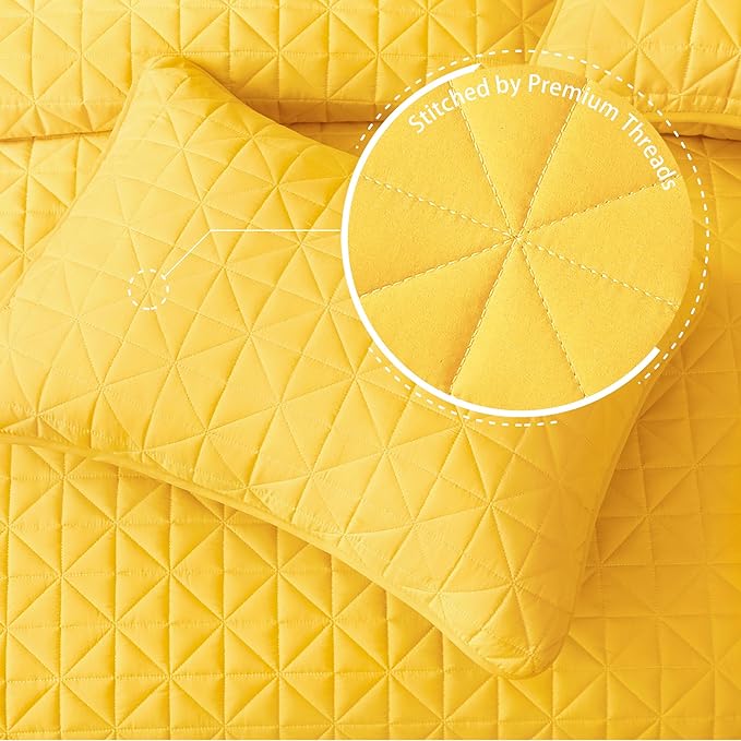 Exclusivo Mezcla Quilts Queen Size Bedding Set with Stitched Grid Pattern, Lightweight Summer Yellow Bedspreads Coverlets Bed Cover for All Seasons (1 Quilt and 2 Pillow Shams)