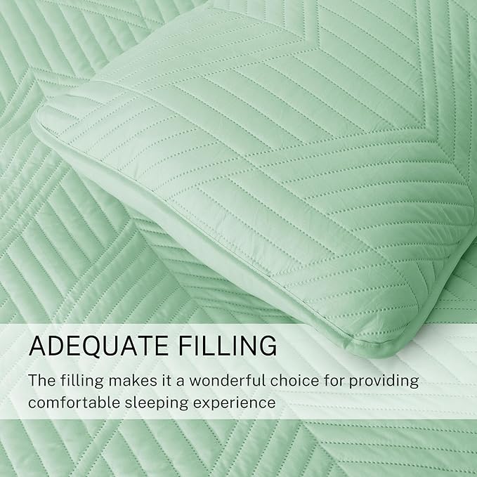 Exclusivo Mezcla California King Quilt Bedding Set, Lightweight Mint Green Oversized King Bedspreads Soft Modern Geometric Coverlet Set for All Seasons (1 Quilt and 2 Pillow Shams)