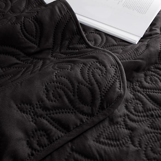 Whale Flotilla Soft Queen Quilt Bedding Set for All Seasons, Vintage Damask Ultrasonic Full Size Quilts Set, Lightweight Reversible Bedspread, Coverlet, Bed Cover with 2 Pillow Shams, Black