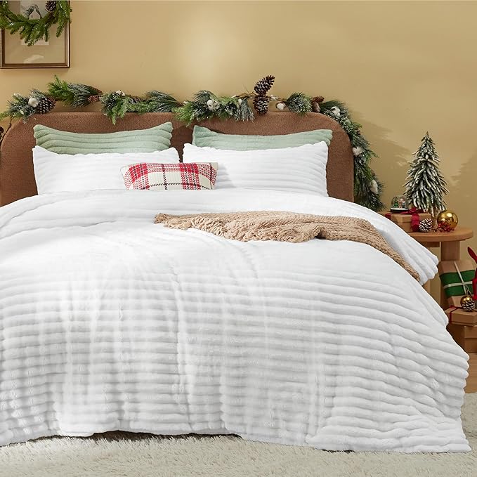 Bedsure Comforter Full Size - GentleSoft™ 3 Pieces Fluffy Double-Side Fleece Comforter Set, Cozy Striped Room Decor Aesthetic, Luxury Bright White Full Size Bedding with 2 Pillowcases, 82x86 Inches