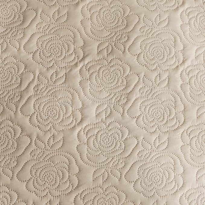 Auemtyn Twin/Twin XL Size Quilt Set 2 Pieces, Soft Lightweight Summer Bedspread, Reversible Microfiber Bed Coverlet for All Seasons, Beige, Rose Pattern (1 Quilt, 1 Pillow Sham)