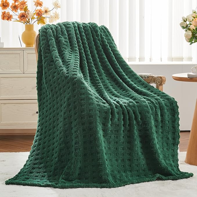 NEWCOSPLAY Super Soft King Blanket Green Premium Silky Flannel Fleece 3D Waffle Checkered Lightweight Bed Blanket All Season Use (Dark Green, King(90"x110"))