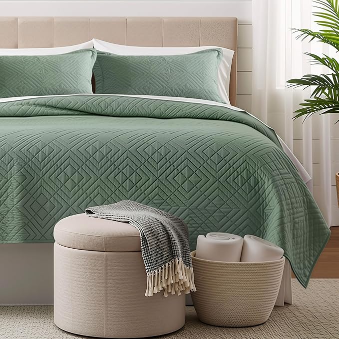 Hearth & Harbor King Quilt Set – All-Season Lightweight Bedspread & Coverlet with Pinsonic Weave - 7 Piece King Quilt Set with Pillow Shams, Sage Green - King Diamond