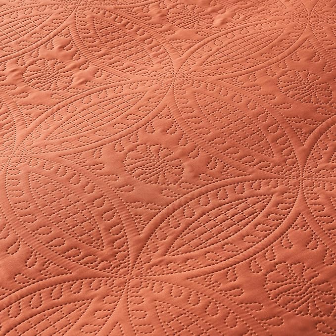 akkialla King Quilt Bedding Set,Burnt Orange Ultrasonic King/Cal King Quilt Set,Lightweight Soft Bedspread Coverlet,Modern Style Coin Pattern Bed Cover for All Seasons,3 Piece(1 Quilt,2 Pillow Shams)