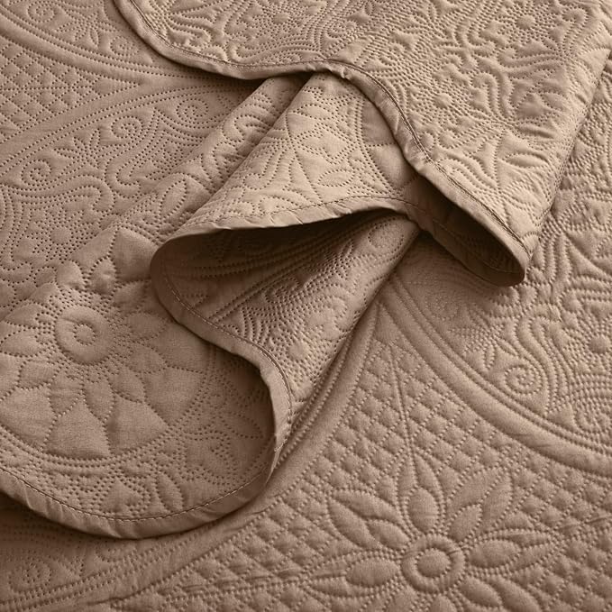 MOONLIGHT20015 8 Pack Quilt King Size Bedding (106" x 96") - Bulk Wholesale for Hotels, Guest Bedroom & Airbnbs - Lightweight Microfiber Reversible Floral Embossed Quilts Bedspreads (Beige)