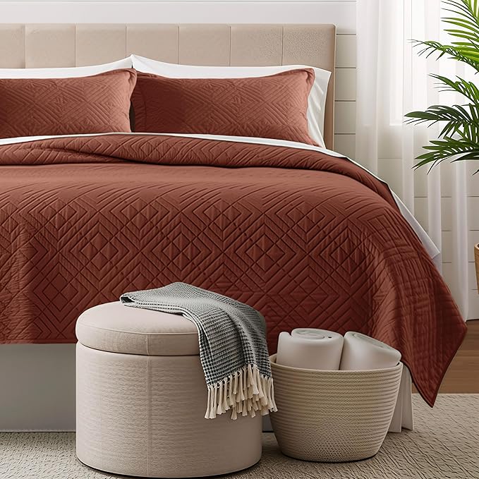 Hearth & Harbor Queen Quilt Set – All-Season Lightweight Bedspread & Coverlet with Pinsonic Weave - 7 Piece Queen Quilt Set with Pillow Shams, Mocha - Queen Diamond