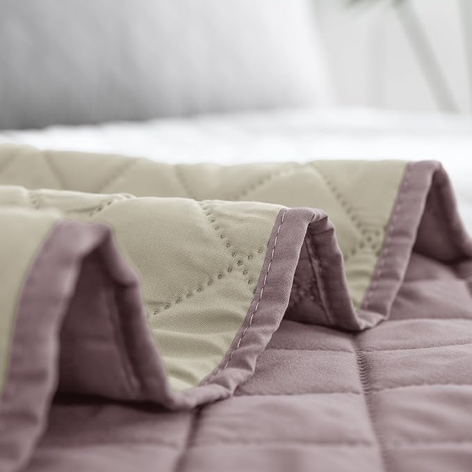 Easy-Going Twin Size Reversible Quilt Set with 1 Quilt and 1 Pillow Sham, Soft Bed Quilt Cover, Water Resistant Lightweight Microfiber Bedspread, Stain Resistant, Pink/Beige