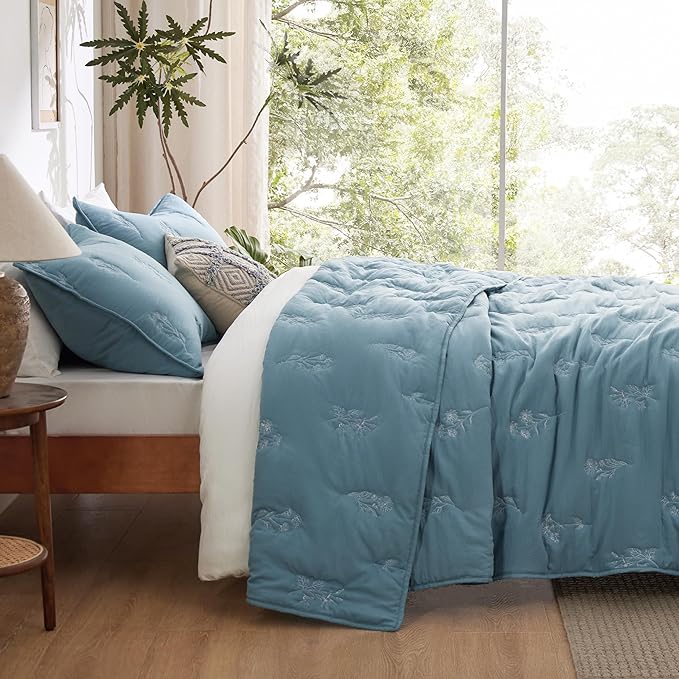 Bedsure Cloud Quilt King Size, Botanical Floral Quilt for Modern Farmhouse Bedding, Super Soft Bedspread King Size, Blue Lightweight Comforter 106x96 Inch