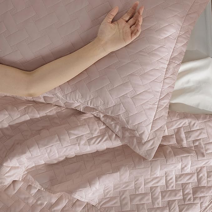 Bedsure Quilts Queen Size - Lightweight Bedspreads Queen Size with Basket Weave Pattern, Soft Quilt Bedding, Dusty Rose Comforter Coverlet for All Seasons (90" x 96")