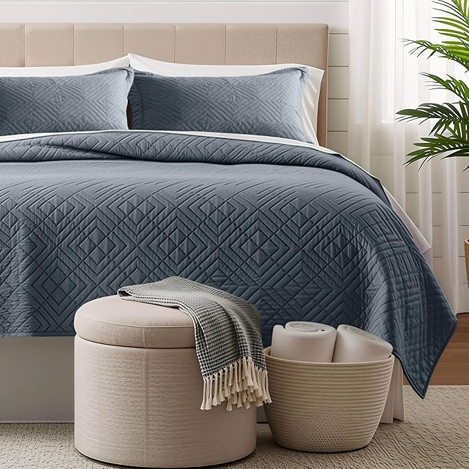 Hearth & Harbor Twin Quilt Set – All-Season Lightweight Bedspread & Coverlet with Pinsonic Weave - 5 Piece Twin Quilt Set with Pillow Shams, Steel Blue - Twin Diamond