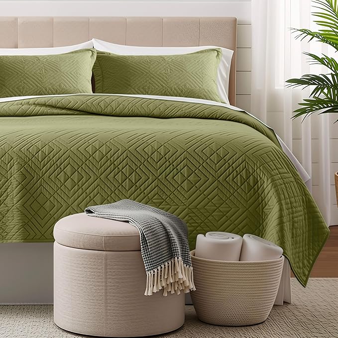 Hearth & Harbor Queen Quilt Set – All-Season Lightweight Bedspread & Coverlet with Pinsonic Weave - 7 Piece Queen Quilt Set with Pillow Shams, Olive Green - Queen Diamond