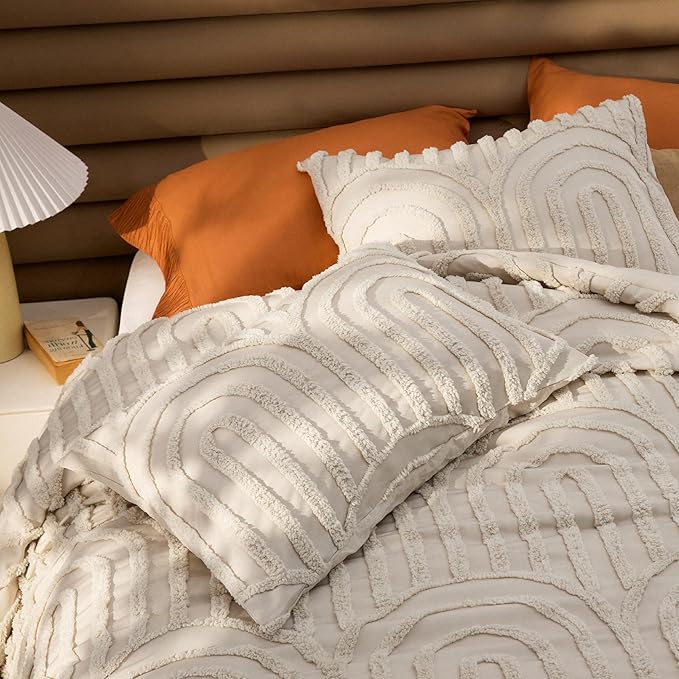 Bedsure Boho Tufted Beige Twin/Twin XL Comforter, GentleSoft™ 2 Pieces Boho Farmhouse Decor Bedding, Arch Shabby Chic Bedding for All Seasons, 1 Bed Comforter, 1 Pillow Shams, 68x88 Inches