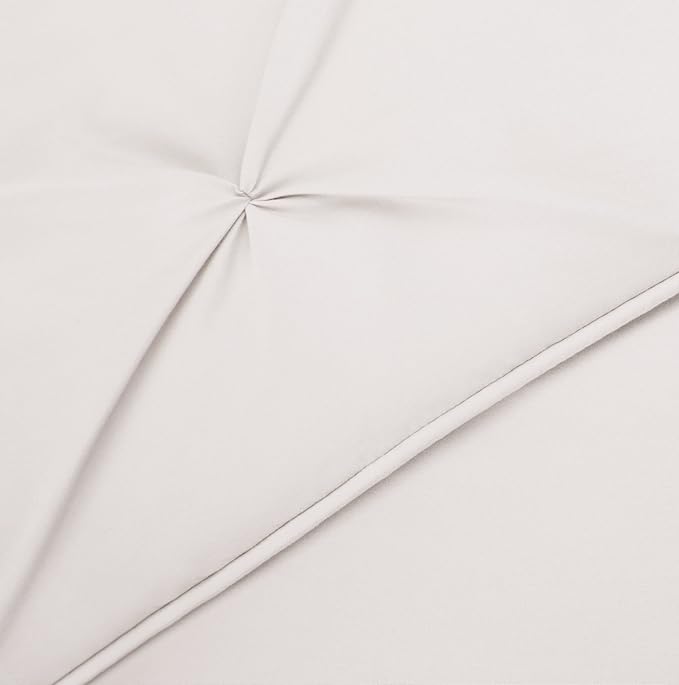 Amazon Basics Warm, Soft King Size All-Season Down-Alternative 3-Piece Comforter Bedding Set, Pinch Pleat With Piped Edges Design, Cream