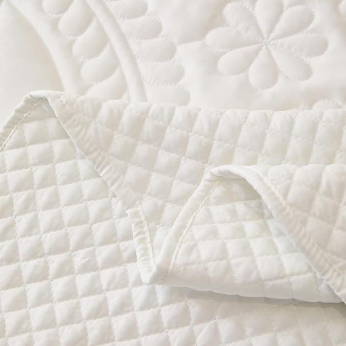 Cmfshape Oversize King Bedspread 114"x102",3 Pieces California King Size Quilt,Lightweight White Quilt Set for All Season,Modern Coin Pattern Bedding Set(1 Quilt,2 Pillowshams)