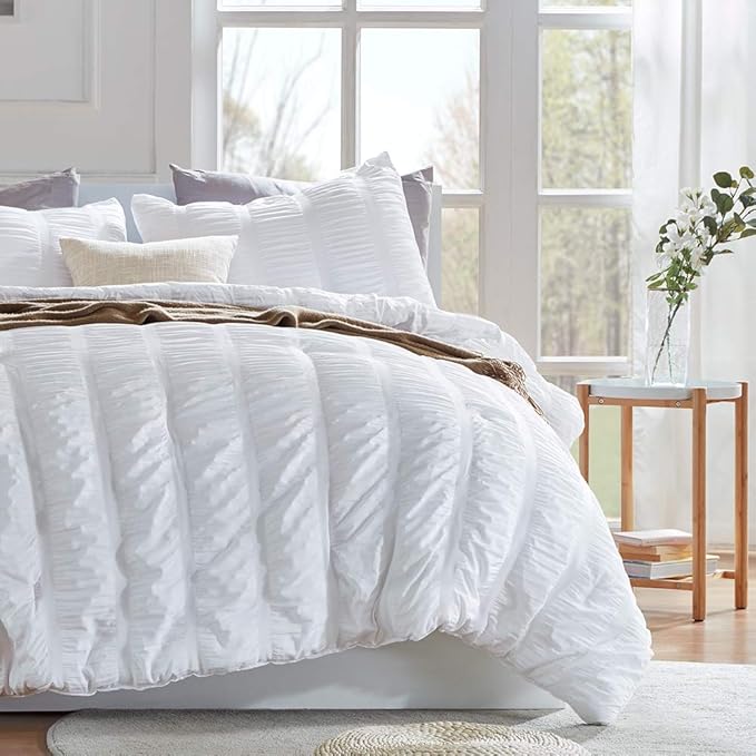 SLEEP ZONE Luxury Seersucker King Size Comforter Set 3-Piece, Soft & Lightweight Down Alternative Duvet Insert with Pillow Sham Cooling for Summer, White