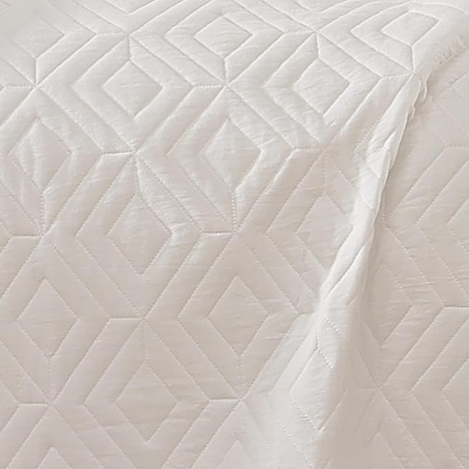 WRENSONGE King Size Quilt-3 Pieces Geometric White Bedspreads King Quilt Bedding Set for All Seasons, Soft Summer Coverlet with 2 Pillow Shams Suitable for Bed, Couch, Quilted Blanket