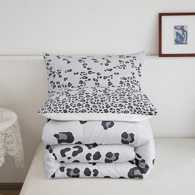 Leopard Print Comforter Africa Cheetah Print Comforter Set Pearl Leopard Fur Bedding Set for Boys Girls Kids Teens Bedroom Decor Grey Animal Skin Duvet Set Full Size with 2 Pillow Case Quilt Set
