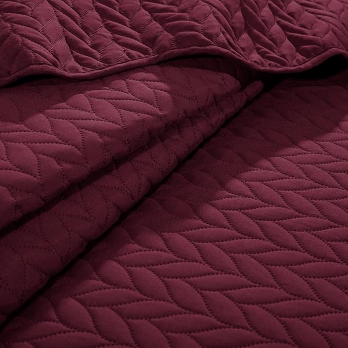 MOONLIGHT20015 Twin Quilt Set (66" x 86") with 1 Pillow Sham (20" x 26"+2") for All Seasons - 2 Pcs Reversible Bedding Set Lightweight Microfiber Coverlet Embossed Pattern Quilted Bedspread (Burgundy)
