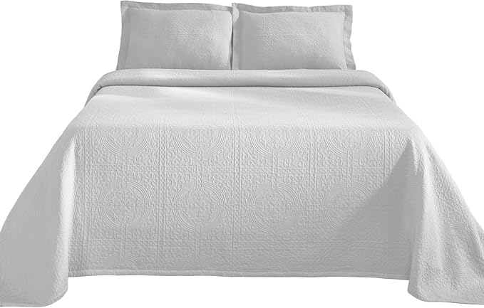Superior Cotton Fleur De Lis Bedspread Set, Warm Blankets, All-Season Bedding, Bedroom Decor, Decorative Boho Medallion Coverlet, Includes 1 Bedspread, 2 Pillow Shams, Queen, White
