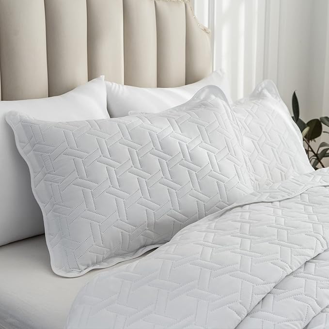 Auemtyn King Size Quilt Set 3 Pieces, Soft Lightweight Summer Bedspread, Reversible Microfiber Bed Coverlet for All Seasons, White, Geometric Pattern (1 Quilt, 2 Pillow Shams)