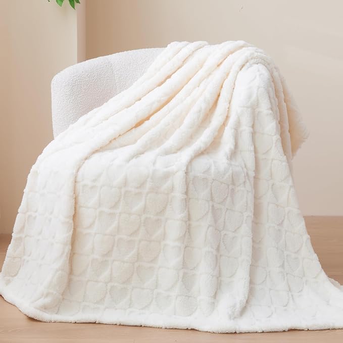 NEWCOSPLAY Super Soft Twin Blanket Off White Love Premium Silky Flannel Fleece 3D Heart Checkered Lightweight Bed Blanket All Season Use (Off White Love, Twin(60"x80"))