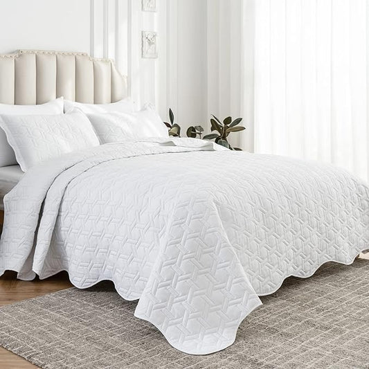 Auemtyn King Size Quilt Set 3 Pieces, Soft Lightweight Summer Bedspread, Reversible Microfiber Bed Coverlet for All Seasons, White, Geometric Pattern (1 Quilt, 2 Pillow Shams)