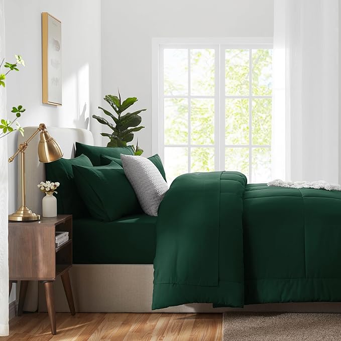 CozyLux Oversized King Comforter Sets Emerald Green, 7 Pieces Bed in a Bag, Ultra-Soft All Season Bedding Sets with Stitch Quilted Comforter, Flat Sheet, Fitted Sheet, Pillowcases, Emerald Green