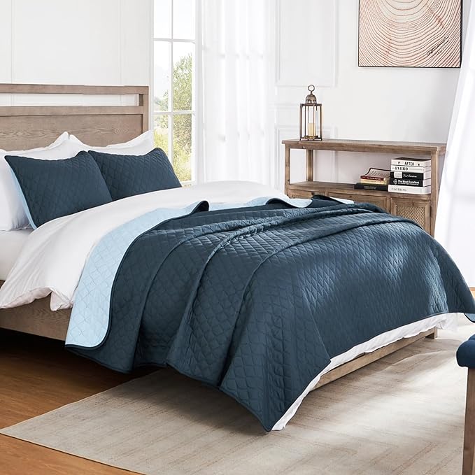 Exclusivo Mezcla Reversible King Size Quilt Bedding Set with Pillow Shams, Lightweight Quilts King Size, Soft Bedspreads Bed Coverlets for All Seasons - (Navy Blue, 104"x96")