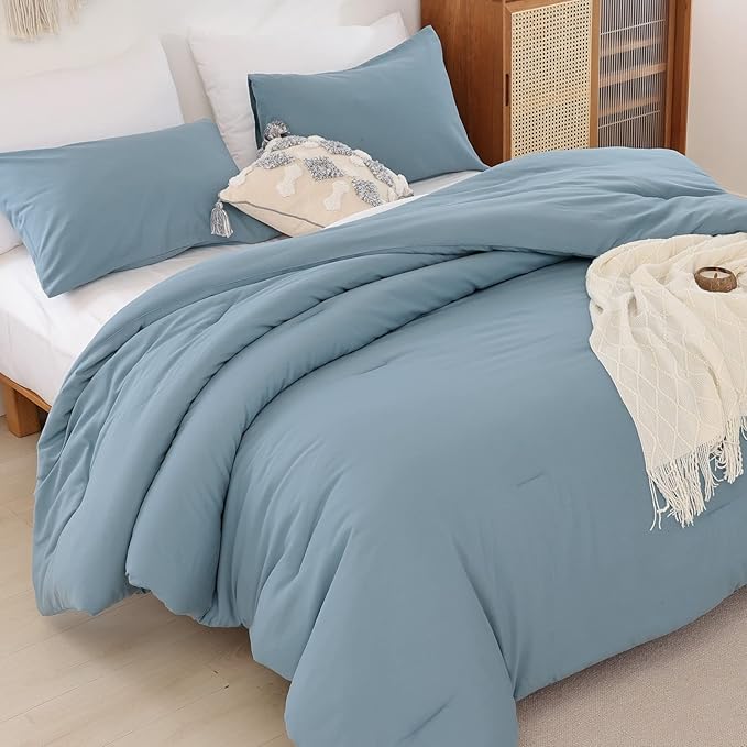 ROSGONIA Dusty Blue Comforter Set Queen, 3pcs(1 Boho Blue Comforter & 2 Pillowcases) All Season Soft Bedding Lightweight Bedspread Blanket Quilt