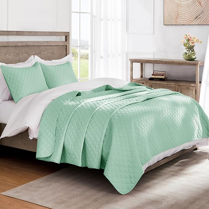 Exclusivo Mezcla Reversible Twin Quilt Bedding Set with Pillow Sham, Lightweight Quilts Twin Size, Soft Bedspreads Bed Coverlets for All Seasons - (Light Green, 68"x88")