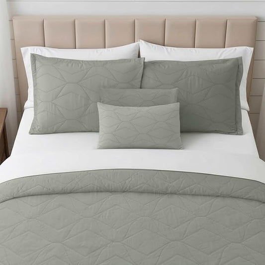Hearth & Harbor Queen Quilt Set – All-Season Lightweight Bedspread & Coverlet with Pinsonic Weave - 7 Piece Queen Quilt Set with Pillow Shams, London Fog - Queen Ellipse