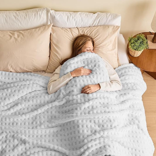NEWCOSPLAY Super Soft King Blanket White Premium Silky Flannel Fleece 3D Waffle Checkered Lightweight Bed Blanket All Season Use (White, King(90"x110"))