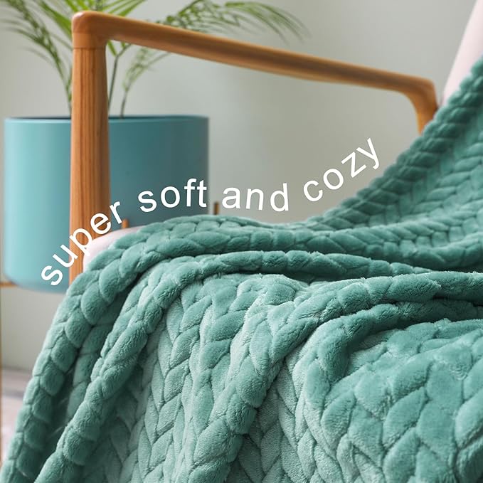 Exclusivo Mezcla Fleece King Size Blanket for Bed, 90x104 Inches Soft Cozy Jacquard Flannel Blankets, Lightweight Fuzzy Plush Warm for Women, Celadon