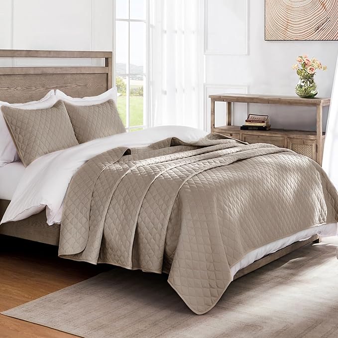 Exclusivo Mezcla Reversible King Size Quilt Bedding Set with Pillow Shams, Lightweight Quilts King Size, Soft Bedspreads Bed Coverlets for All Seasons - (Taupe, 104"x96")