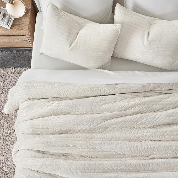 EVERGRACE Velvet Quilt Set Queen Size, Luxurious Soft Striped Channel Bedding Set, Lightweight Velvet Comforter for All Season, Oversized Bedspread Coverlet with 2 Matching Shams, Ivory White
