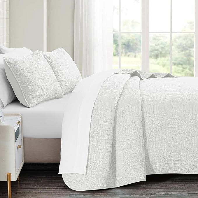 akkialla King Quilt Bedding Set,White Ultrasonic King/Cal King Quilt Set,Lightweight Soft Bedspread Coverlet,Modern Style Coin Pattern Bed Cover for All Seasons,3 Piece(1 Quilt,2 Pillow Shams)